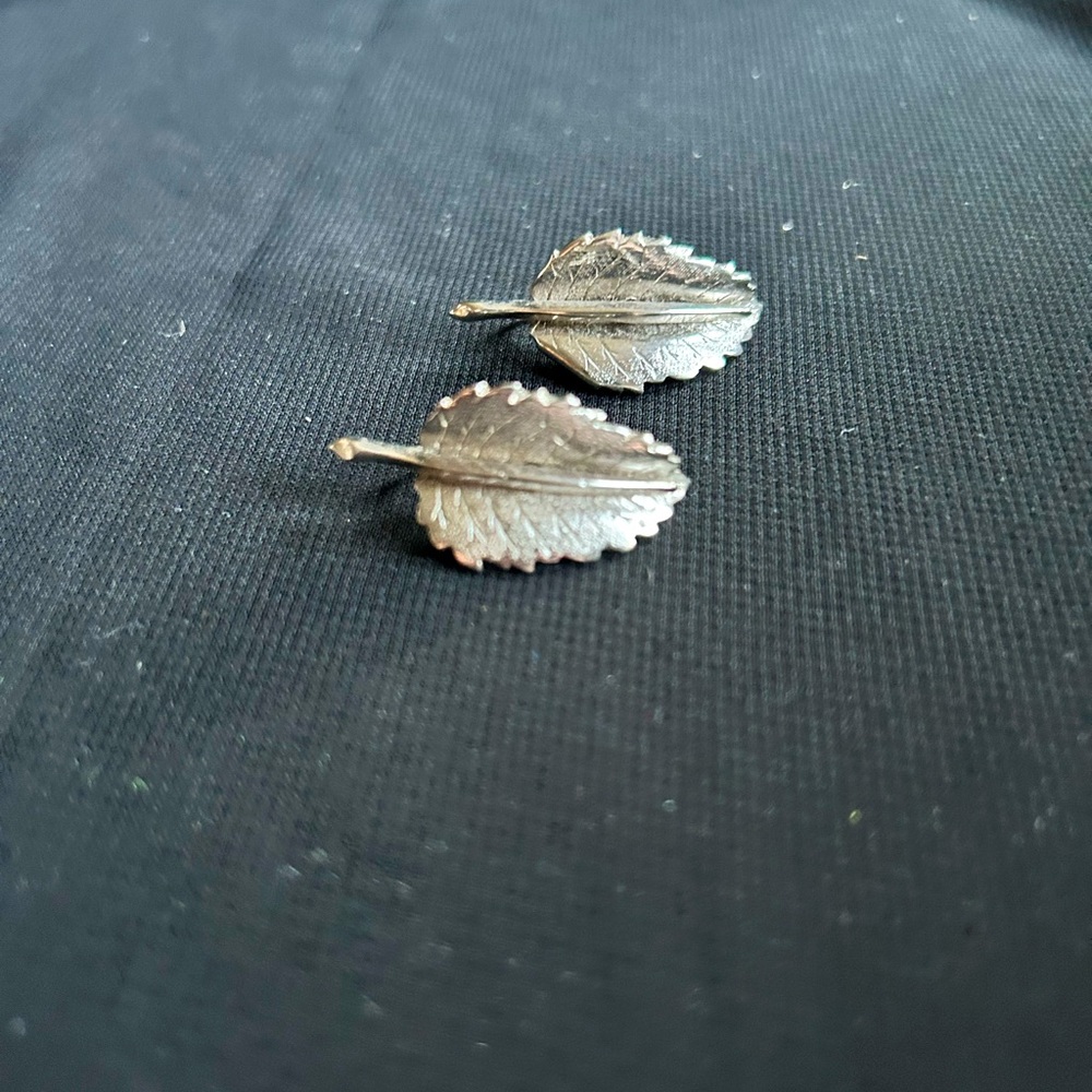 Vintage MCM Beautiful Silver Leaf Clip Earrings. Unbranded